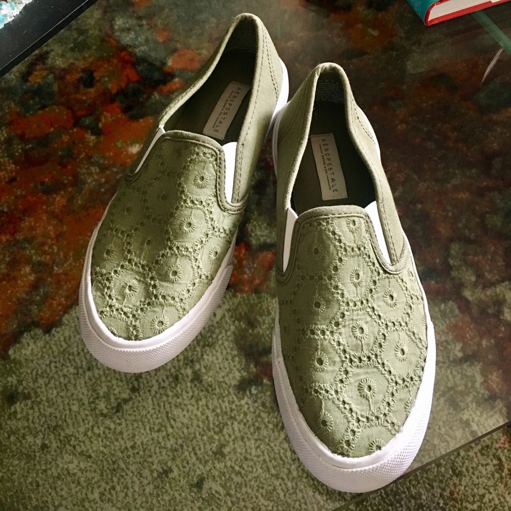 Women’s Aeropostale slip-on army green sneakers.